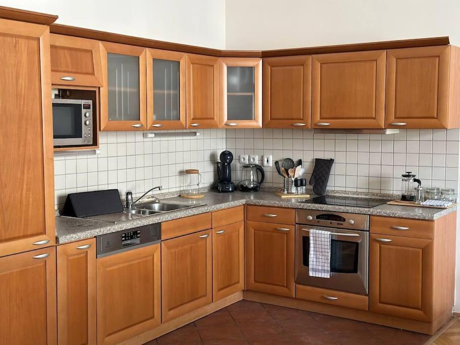 Spacious Elegance - A Central Gem, Prague